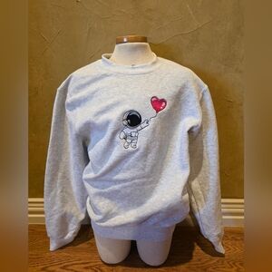 🩷 Embroidered Astronaut Valentines Sweatshirt L